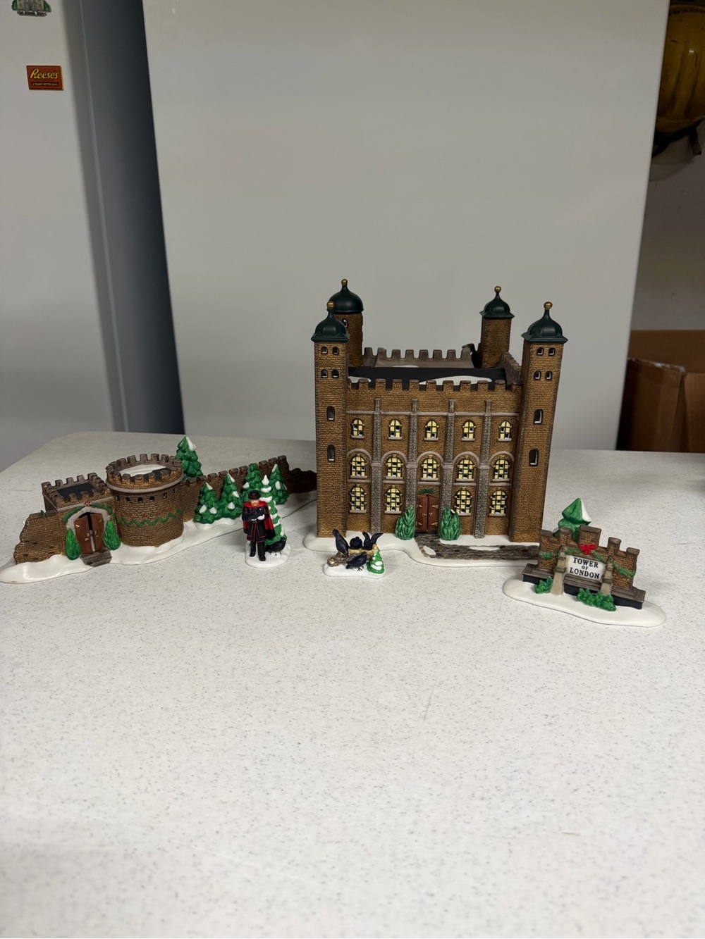 Dept 56 Dickens Village - Tower of London - Historical Landmark Series no cord